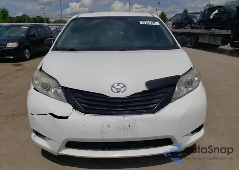 2017 Toyota Sienna z USA, uszkodzony, nr VIN 5TDZZ3DC9HS884046